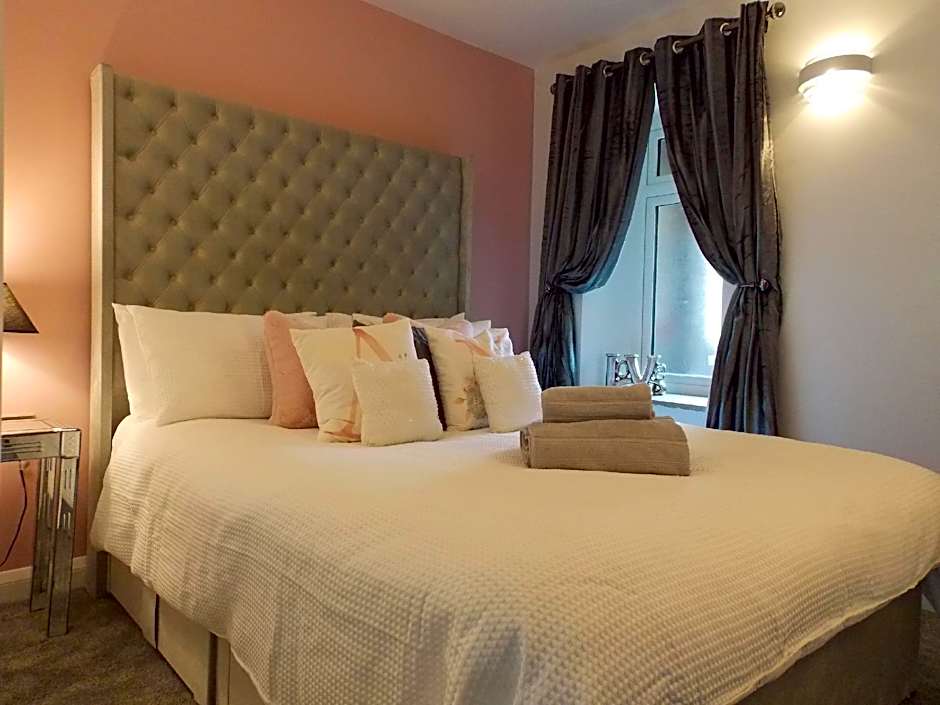 Eden Suite Sasco Apartments