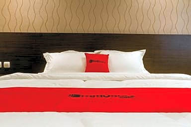 RedDoorz Plus @ Dipatiukur