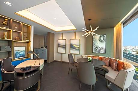 Deluxe One-Bedroom King Suite