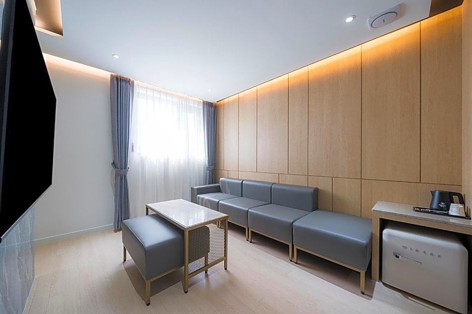 Brown Dot Hotel Pyeonghwa plaza