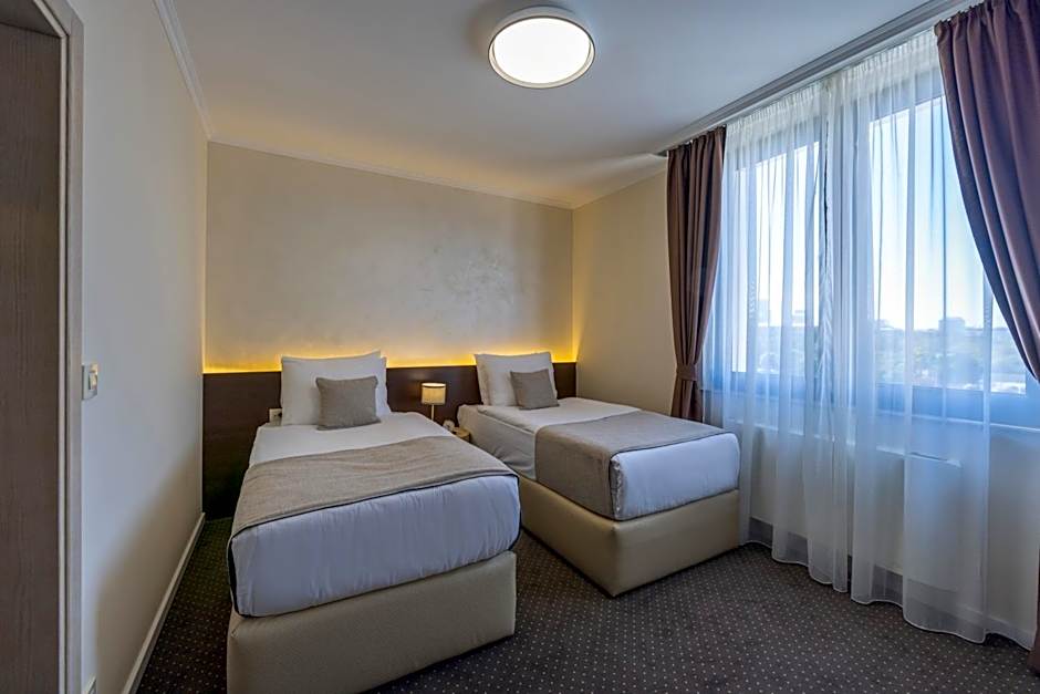 Nobel West Hotel