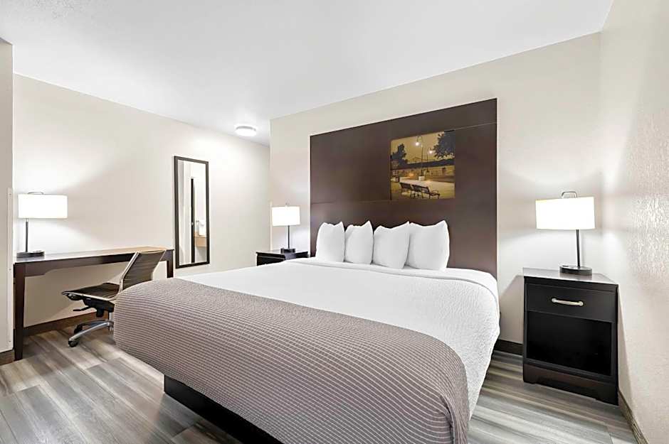 Super 8 by Wyndham La Crosse