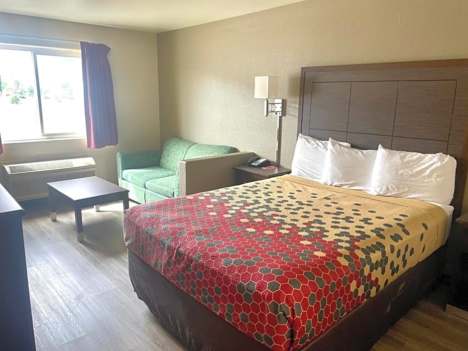 Econo Lodge Inn & Suites Corning