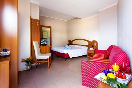 Triple Room with Balcony and Sea View