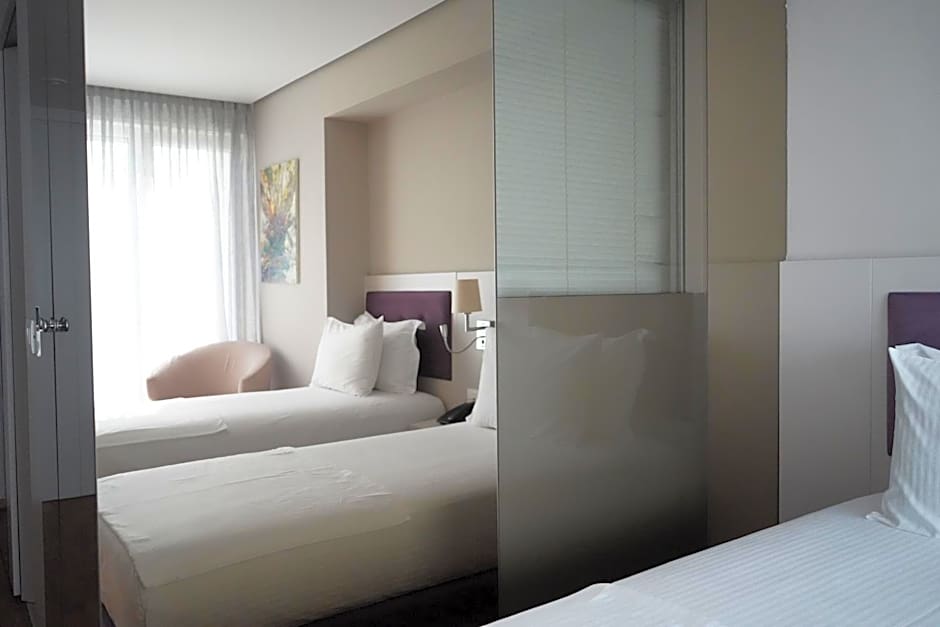 Bougainville Bay Hotel