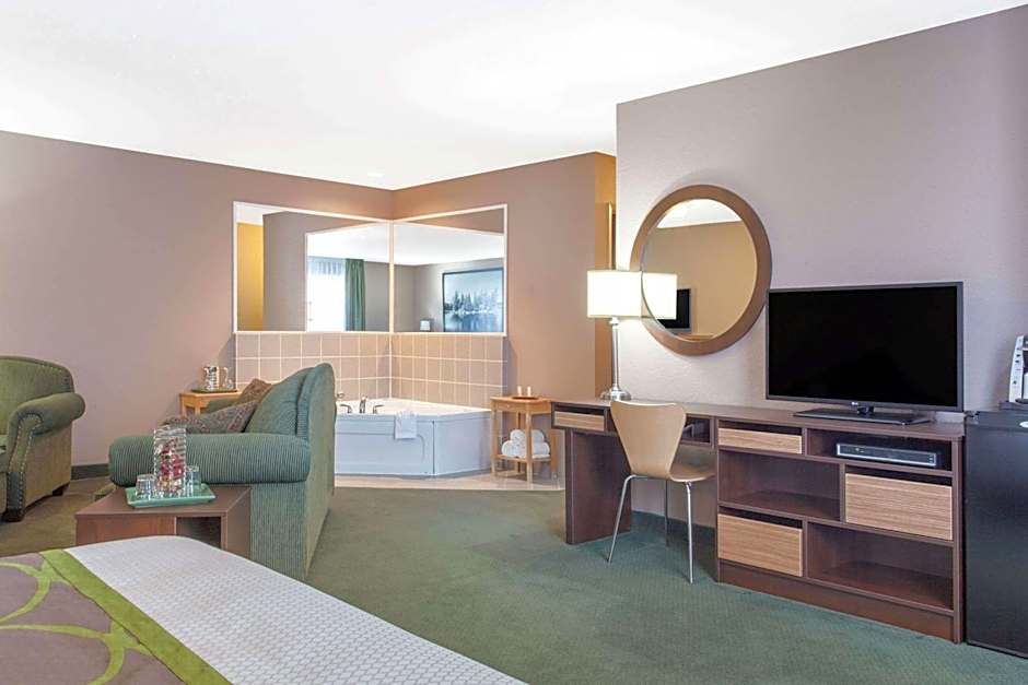 Super 8 by Wyndham Kenora