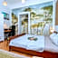 Acacia Private Rooms & Studios