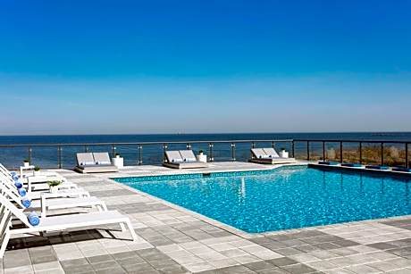 Delta Hotels by Marriott Virginia Beach Waterfront Suites 