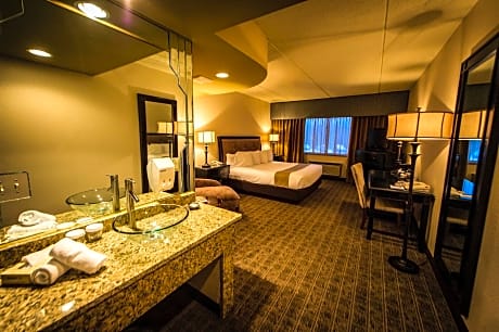 Executive Suite 1 King Bed (Jetted Tub)