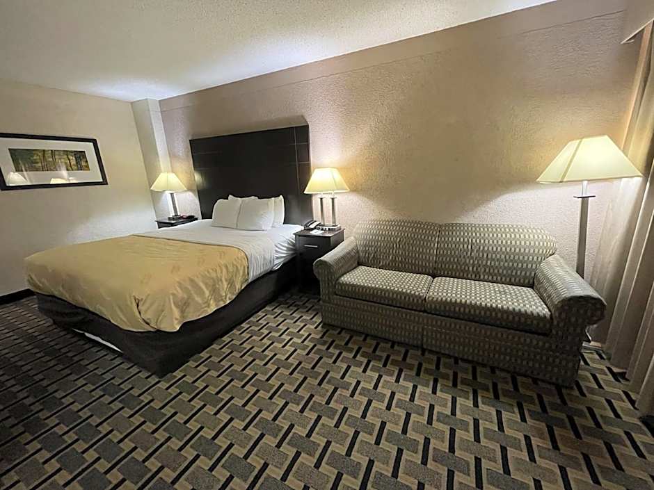 Quality Inn & Suites Cincinnati Downtown Area