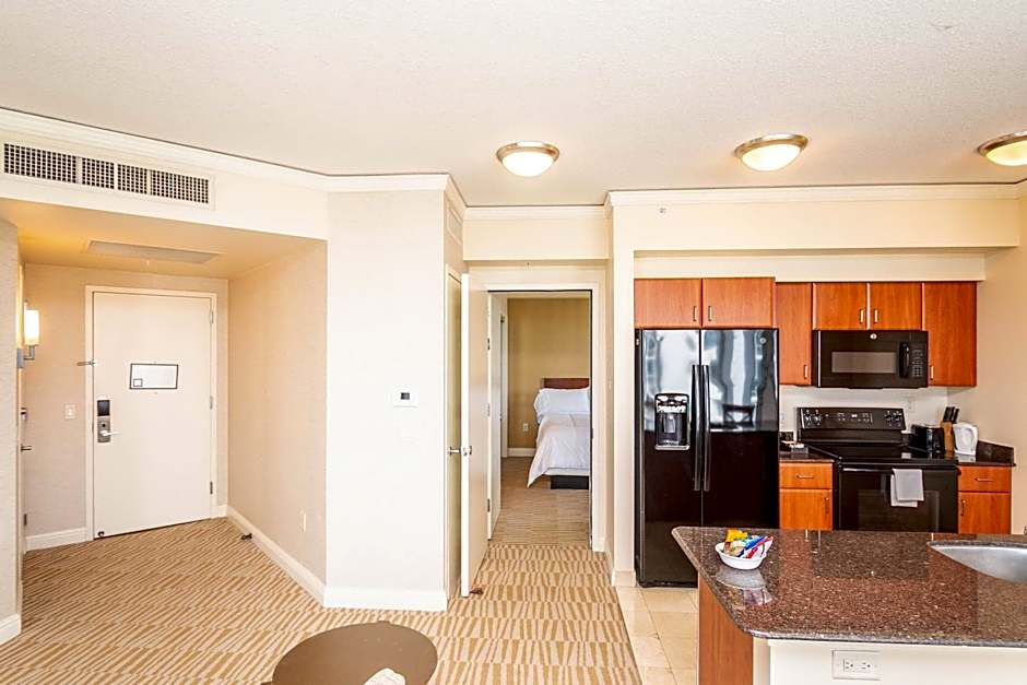 TRUMP INTL 2 BEDROOM APARTMENT 1600 Sqf Ocean and Bay View