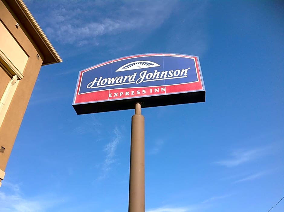 Howard Johnson by Wyndham Grand Prairie Near Lone Star Park