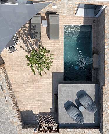 Executive Suite with private pool (Agrari)