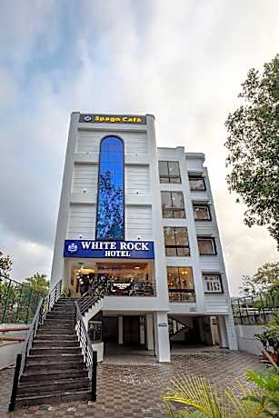 Hotel White Rock By The Solitaire Hospitality