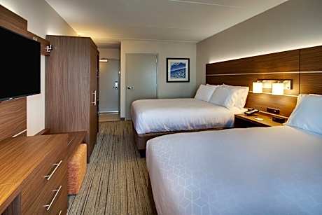 Queen Room with Two Queen Beds and Bay View