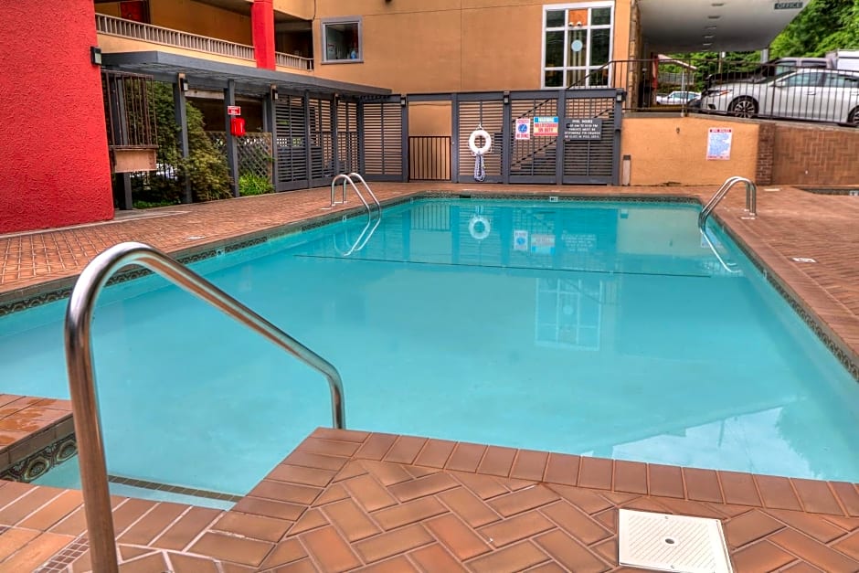 Gatlinburg River Inn