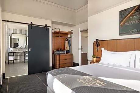 One-Bedroom King Suite 