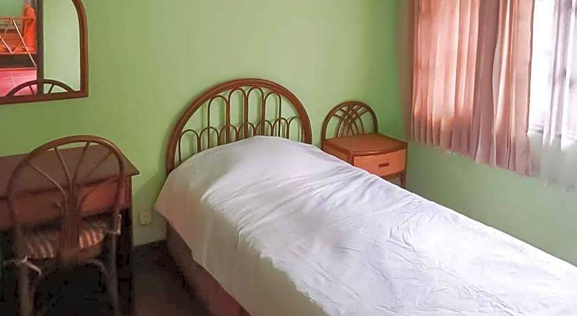 RedDoorz Plus near Tugu Mercusuar Anyer