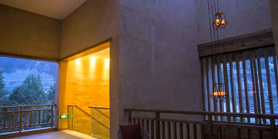 Lux Hotel Deqen Benzilan