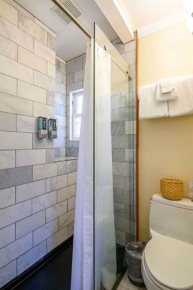 Cedar Gables Inn