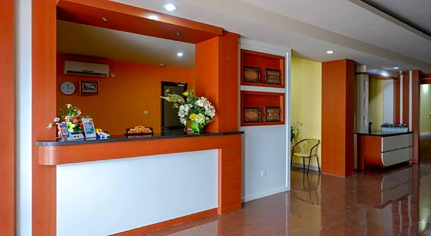 RedDoorz Plus @ Cameloan Hotel Palu