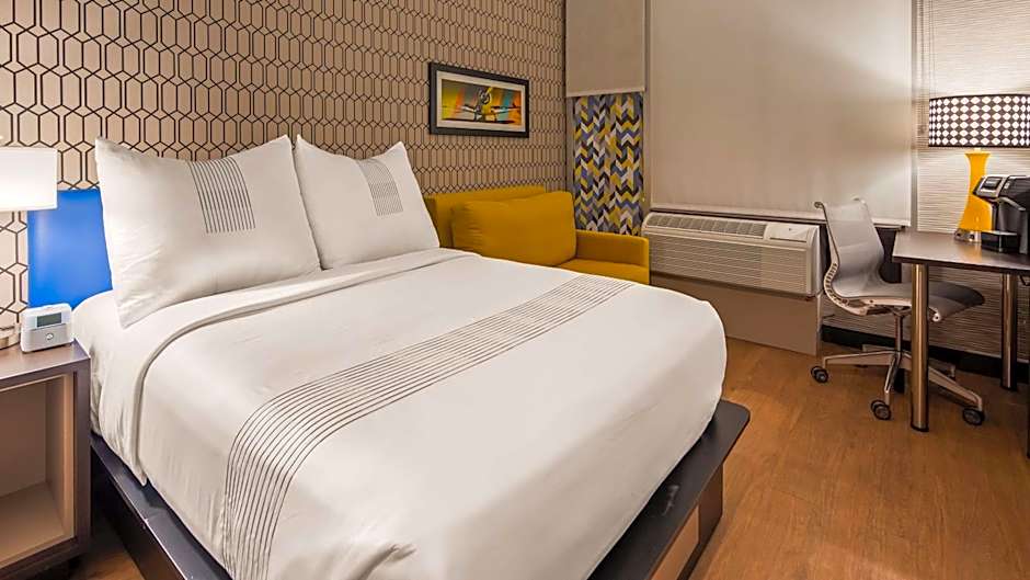 GLo Best Western Brooklyn NYC