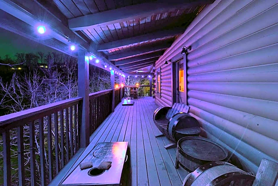 Ryes and Shine Bootlegger's Cabin! Hot Tub* Pool* Arcade* Billiards *EV * Pet Friendly