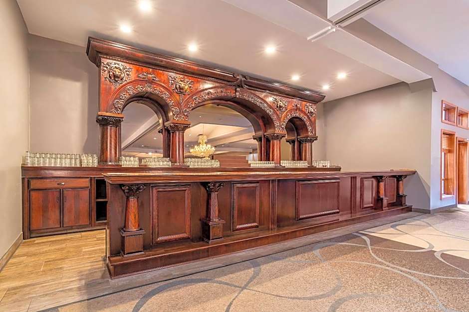 Riverview Inn & Suites, an Ascend Collection Hotel