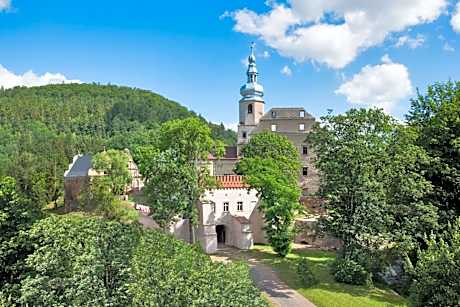 Zamek Sarny - Schloss Scharfeneck