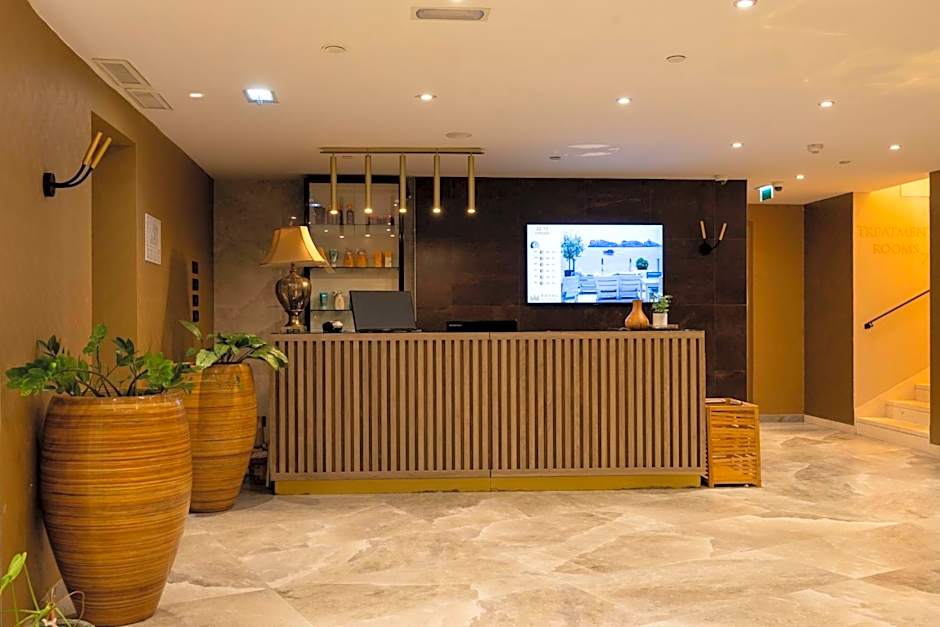 Royal Ariston Hotel
