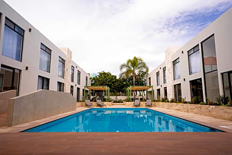 La Posada Hotel y Suites