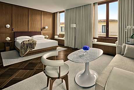 One-Bedroom King Studio Loft Suite