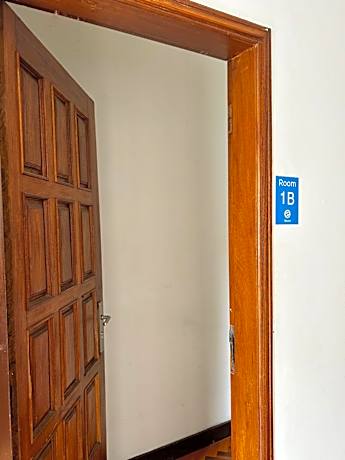 Basic Triple Room with Shared Bathroom