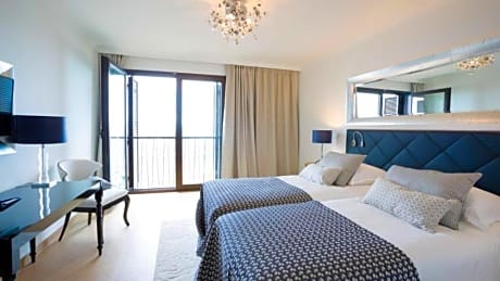 Deluxe Double or Twin Room with Sea View