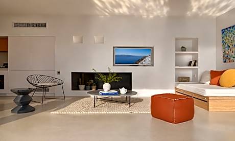 THE SUMMIT WITH SEA VIEW AND PRIVATE OUTDOOR HEATED POOL