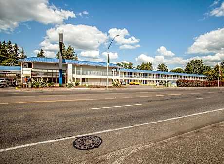 OYO Hotel Centralia - 2 mi from Providence Centralia Hospital