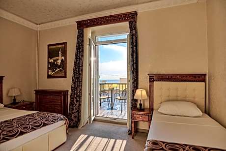 Family Room with Sea View (2 Adults + 1 Children)