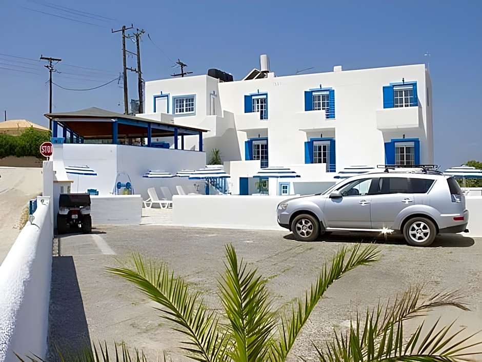 Blue Dolphin Studios and Apartment