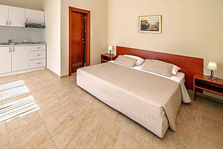 Deluxe Double Studio