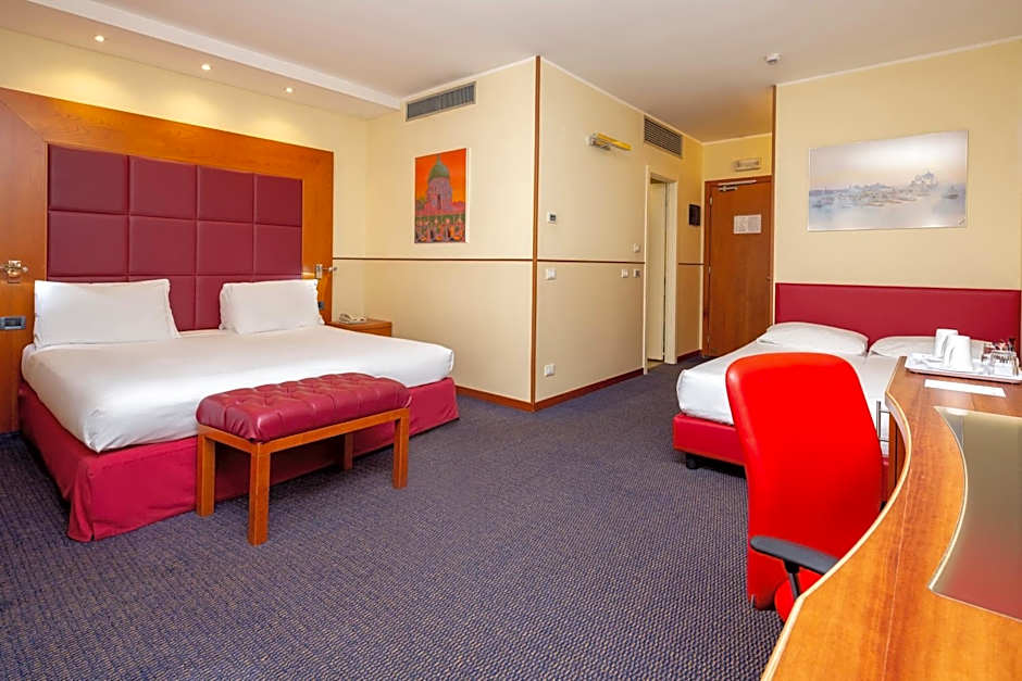 Crowne Plaza Venice East By IHG