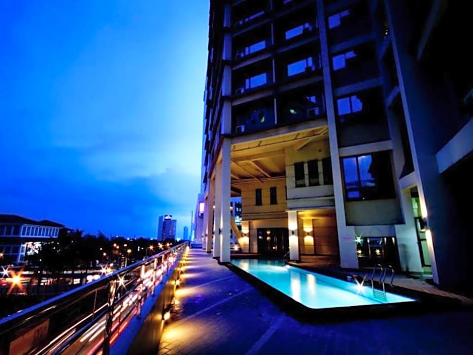 Photo 1 of 50 of Mandarin Plaza Hotel