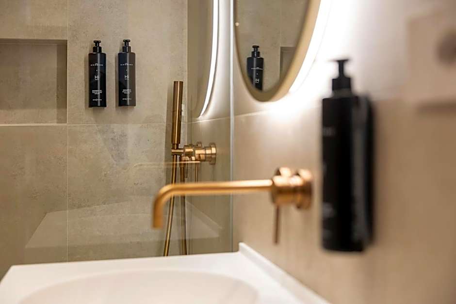 Hi Hotels Sirmione - Heated Lakeview Pool