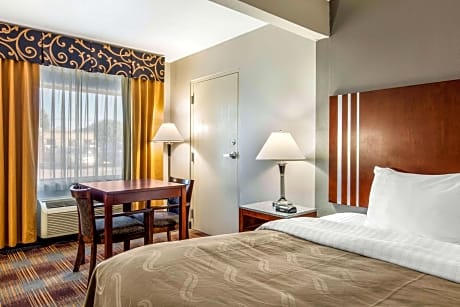 King Room - Accessible/Non-Smoking