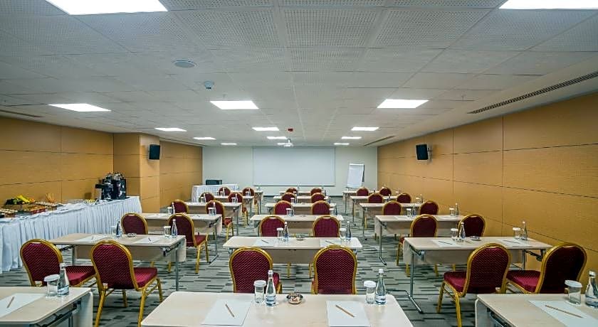 Tav Airport Hotel Izmir