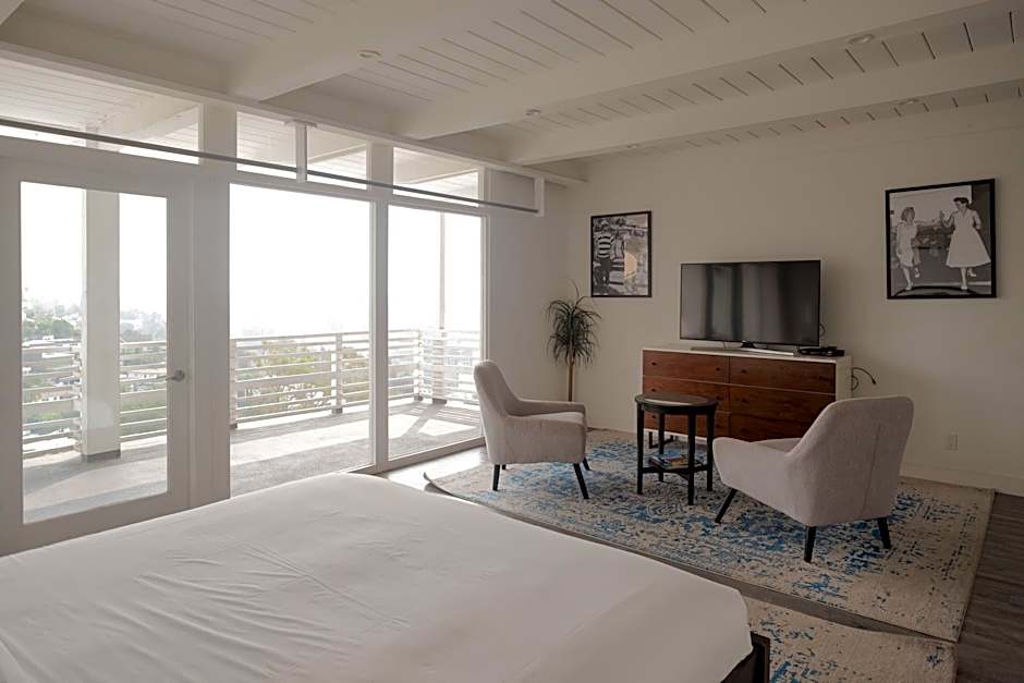 Hollywood Hills Hotel