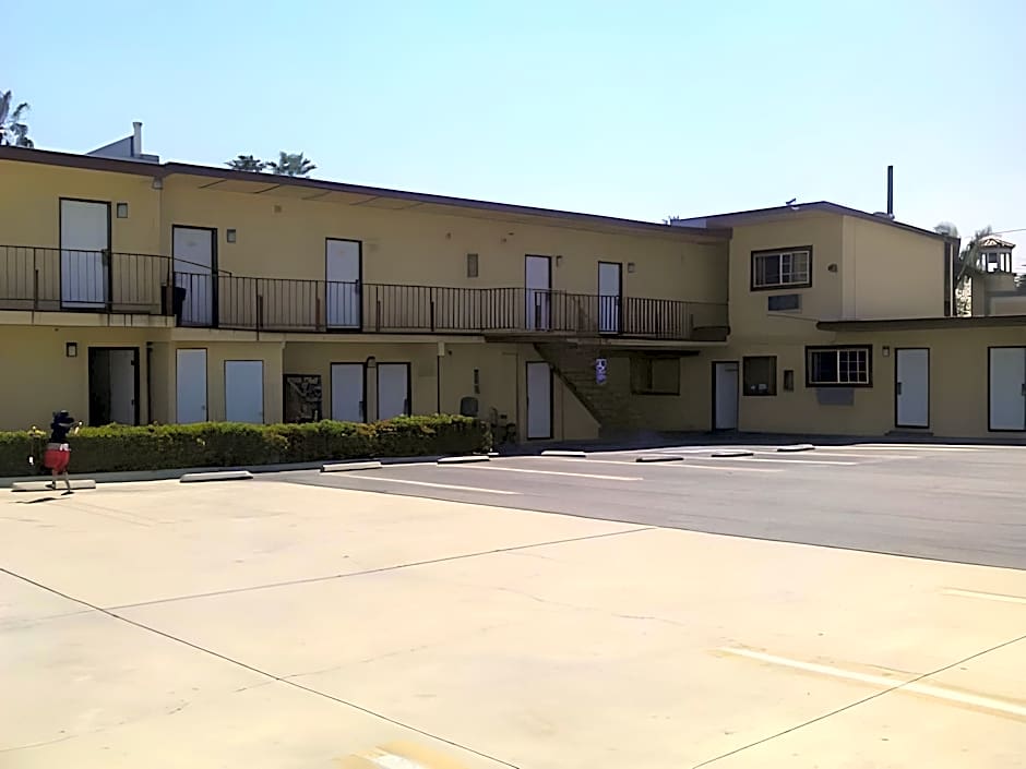 Manhattan Inn & Suites