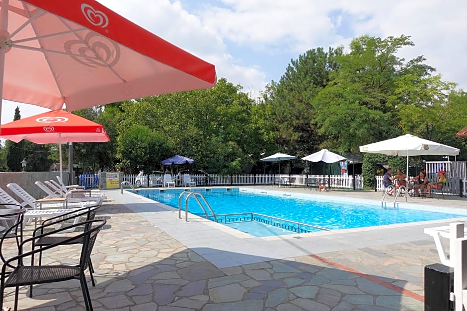 Camping Mitikas and Bungalows