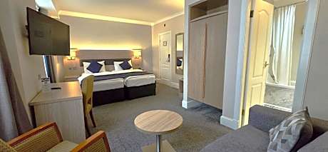 Classic Twin Room with Sofa