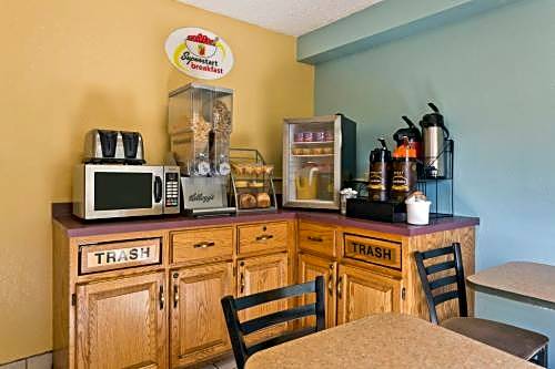 Super 8 by Wyndham Lexington Park/California Area