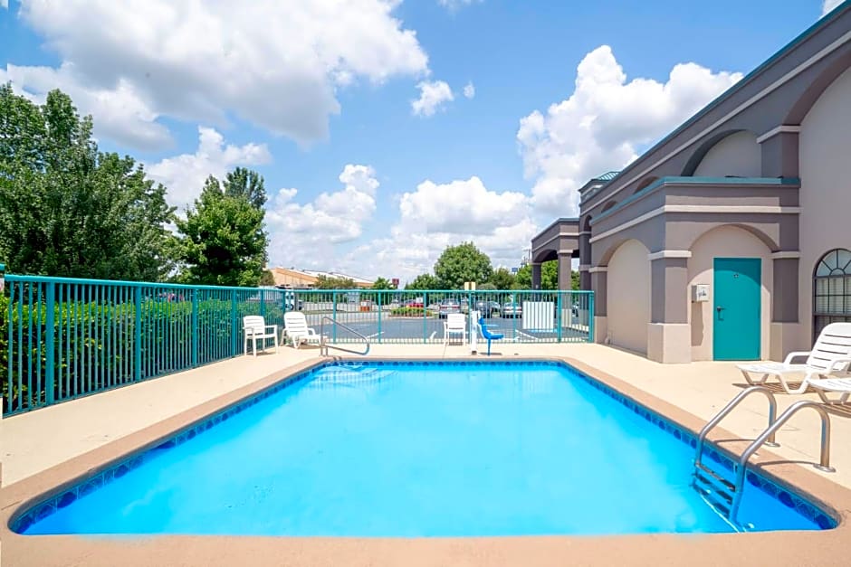 Super 8 by Wyndham Murfreesboro